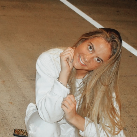 Meet your Posher, Ava - Picture 1 of 1